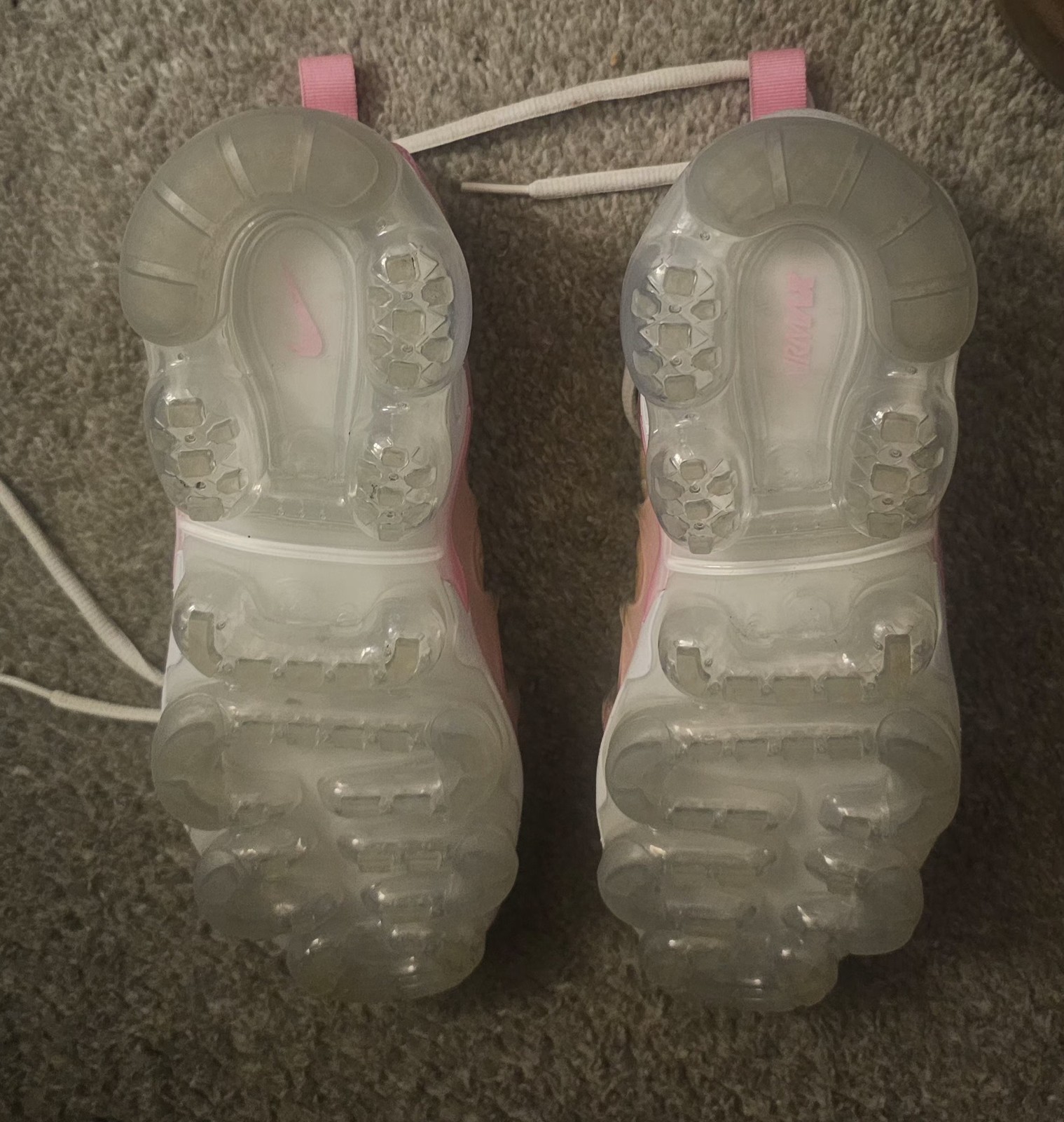 nike vapormax air size 6 pink, blue, and yellow