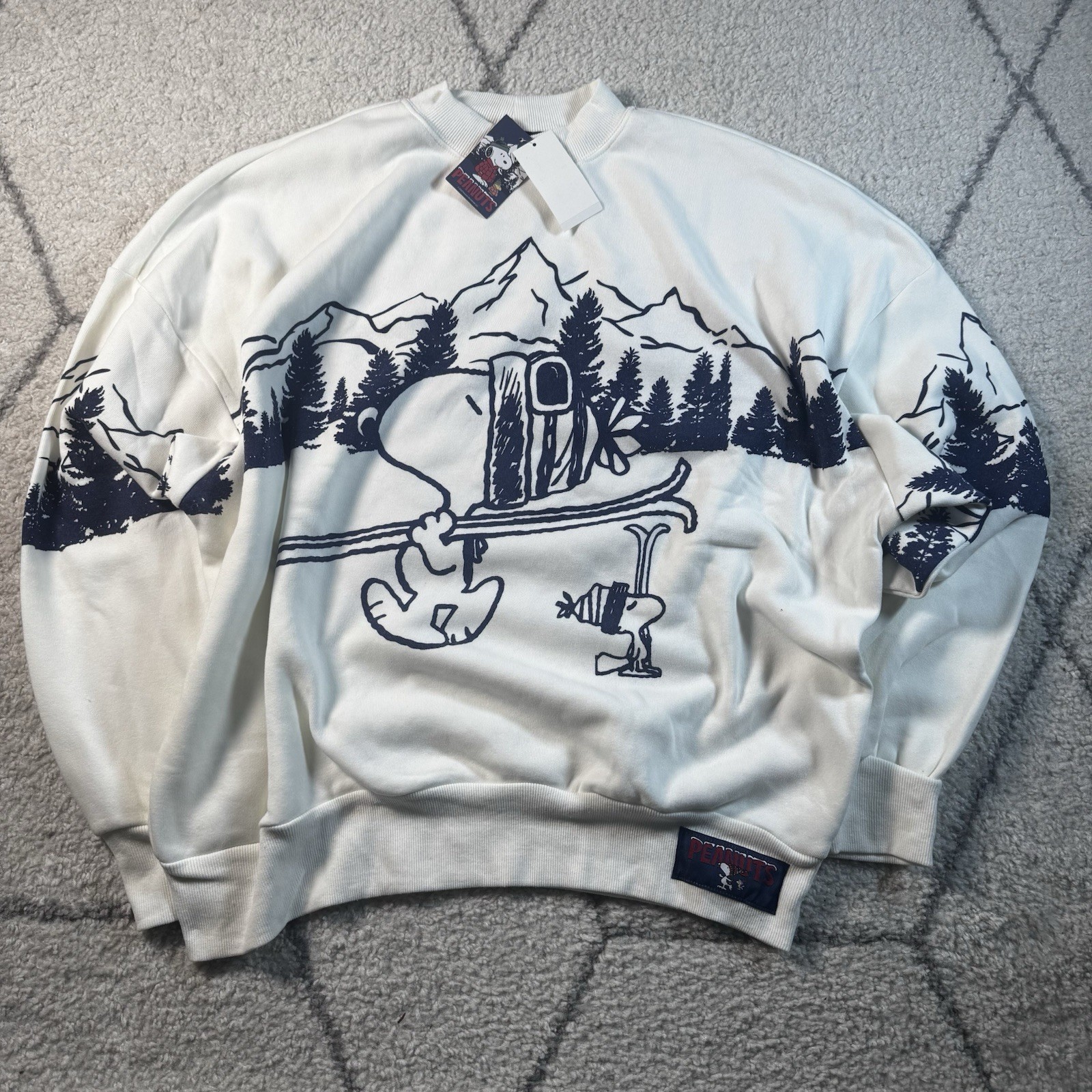 Peanuts Sweatshirt Mens XL White Snoopy Woodstock Ski Mountain Fleece Pullover