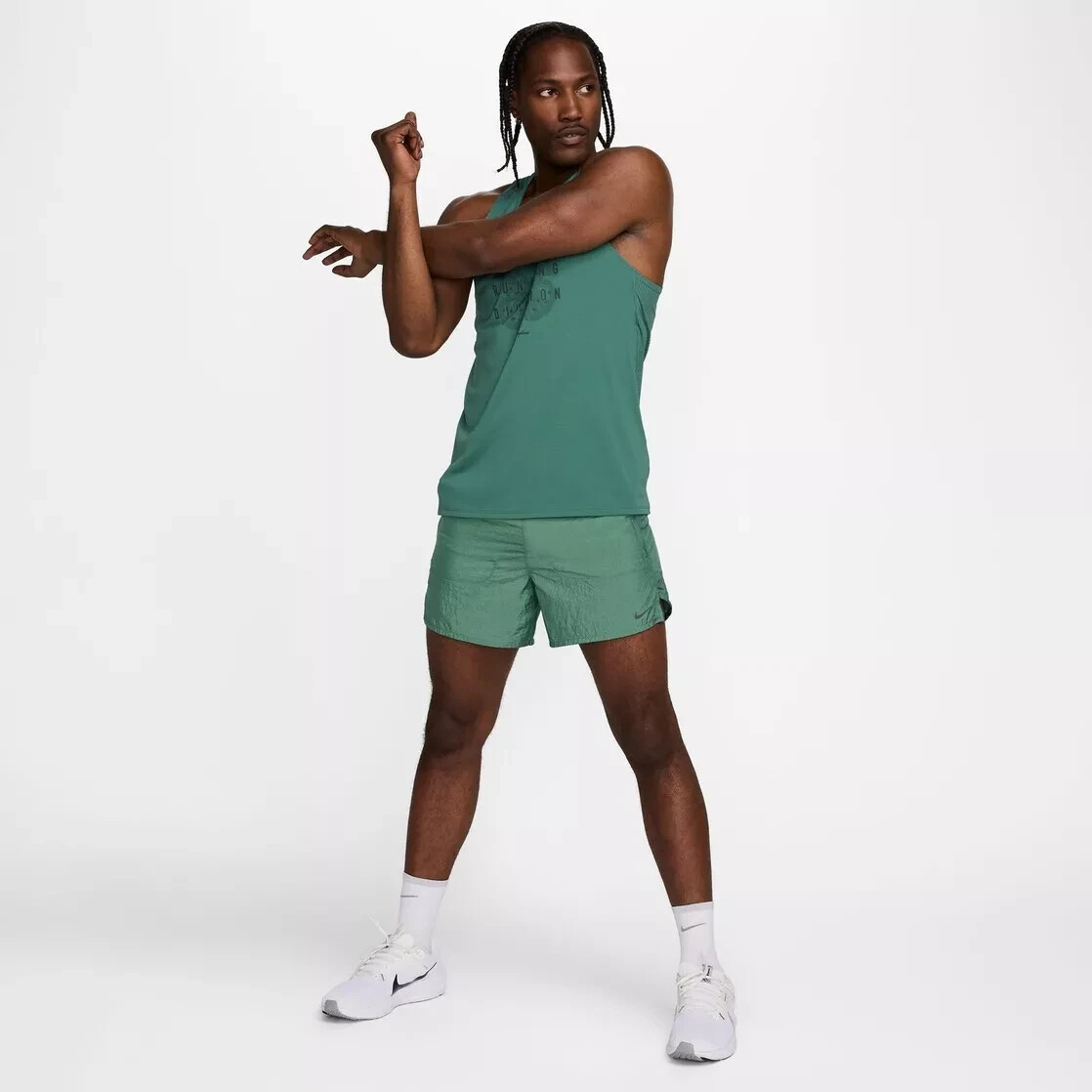 NEW MENS SIZE M NIKE STRIDE RUNNING DIVISION 5″ SHORTS 2-in-1 GREEN FN3391 361