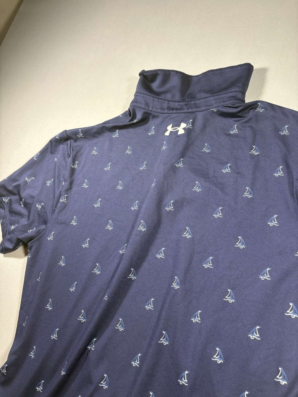 Under Armour Playoff Polo Men’s M Navy Sailboat Print Snap Collar Golf Shirt