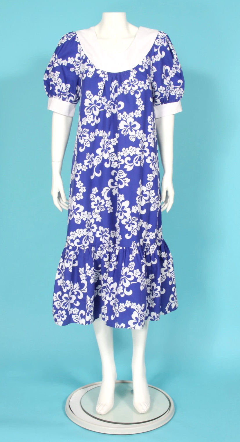 Vtg WINNIE FASHION Hawaiian Aloha Muumuu Blue White Floral Aloha Dress sz M /656