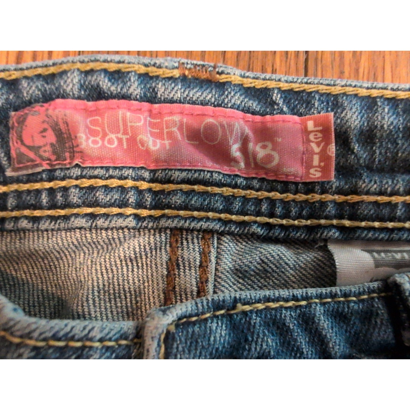Levis 518 Superlow Bootcut Jeans Medium Wash Stretch Red Tab Size 7 31.5×32