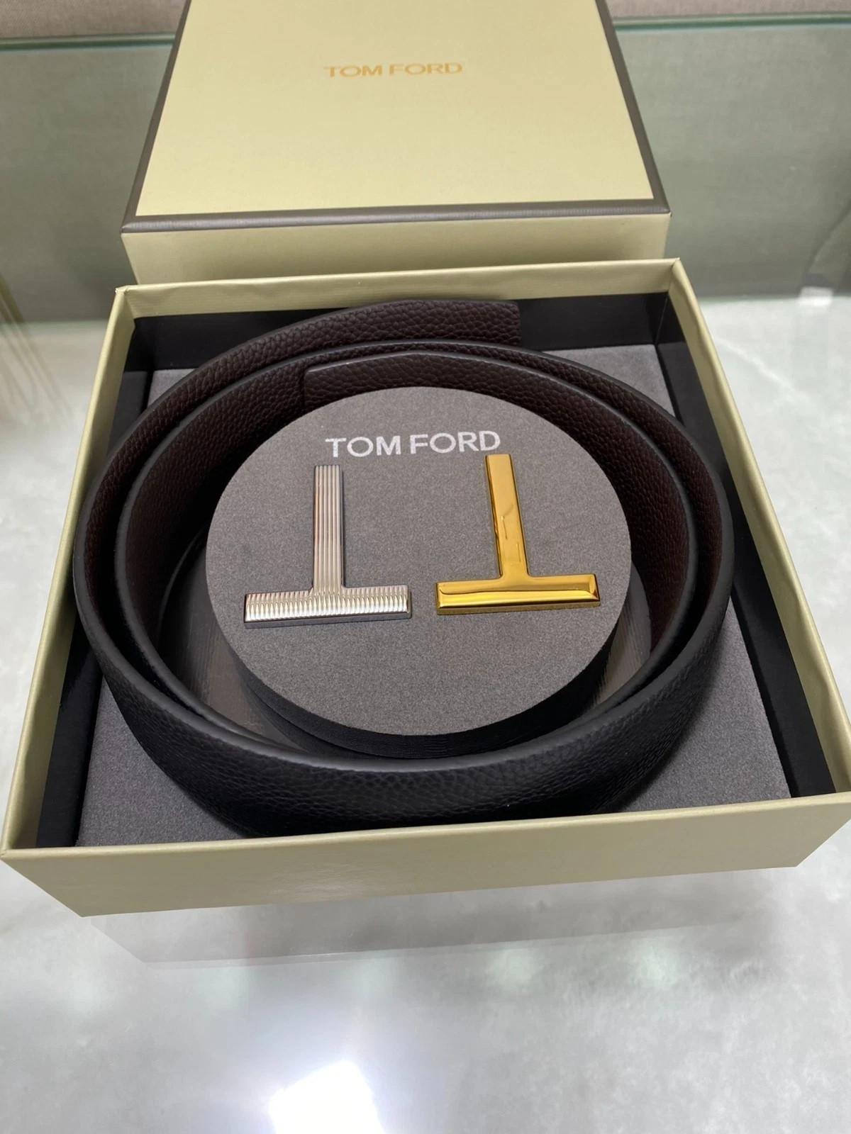 TOM FORD Reversible Black/Brown Leather T Logo Belt Men’s new.