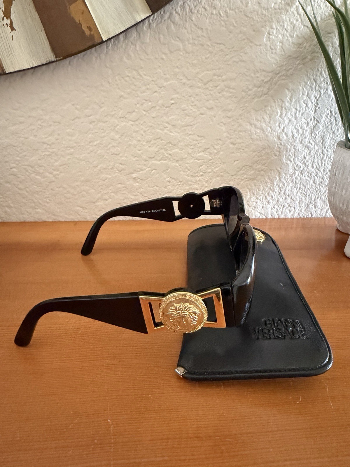 GIANNI VERSACE MOD 424/M COL852 BK Black Sunglasses With Matching Leather Case