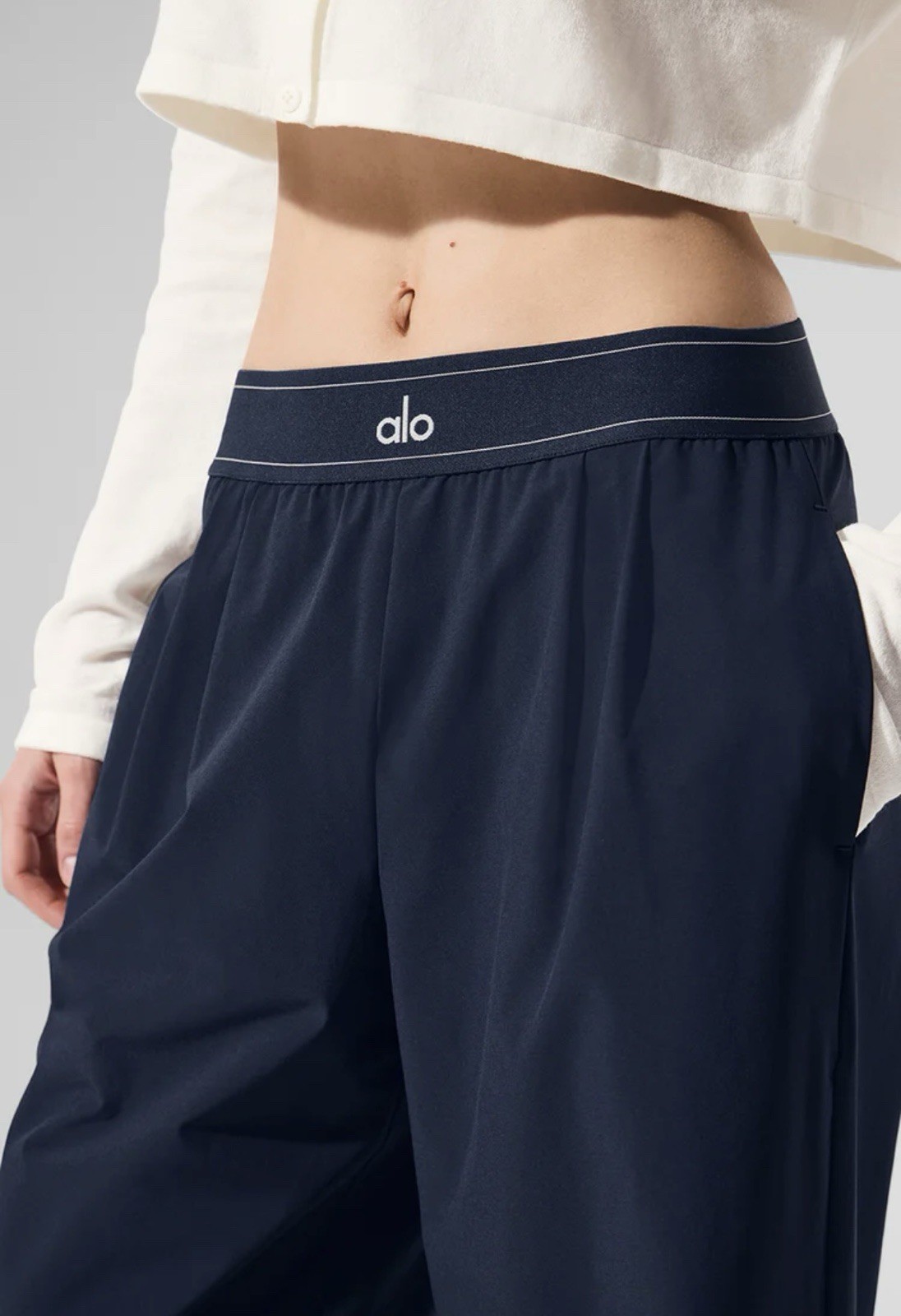 ALO Yoga Suit Up Trouser Navy Medium Womens Wide Leg Pants 30” Inseam AUTHENTIC