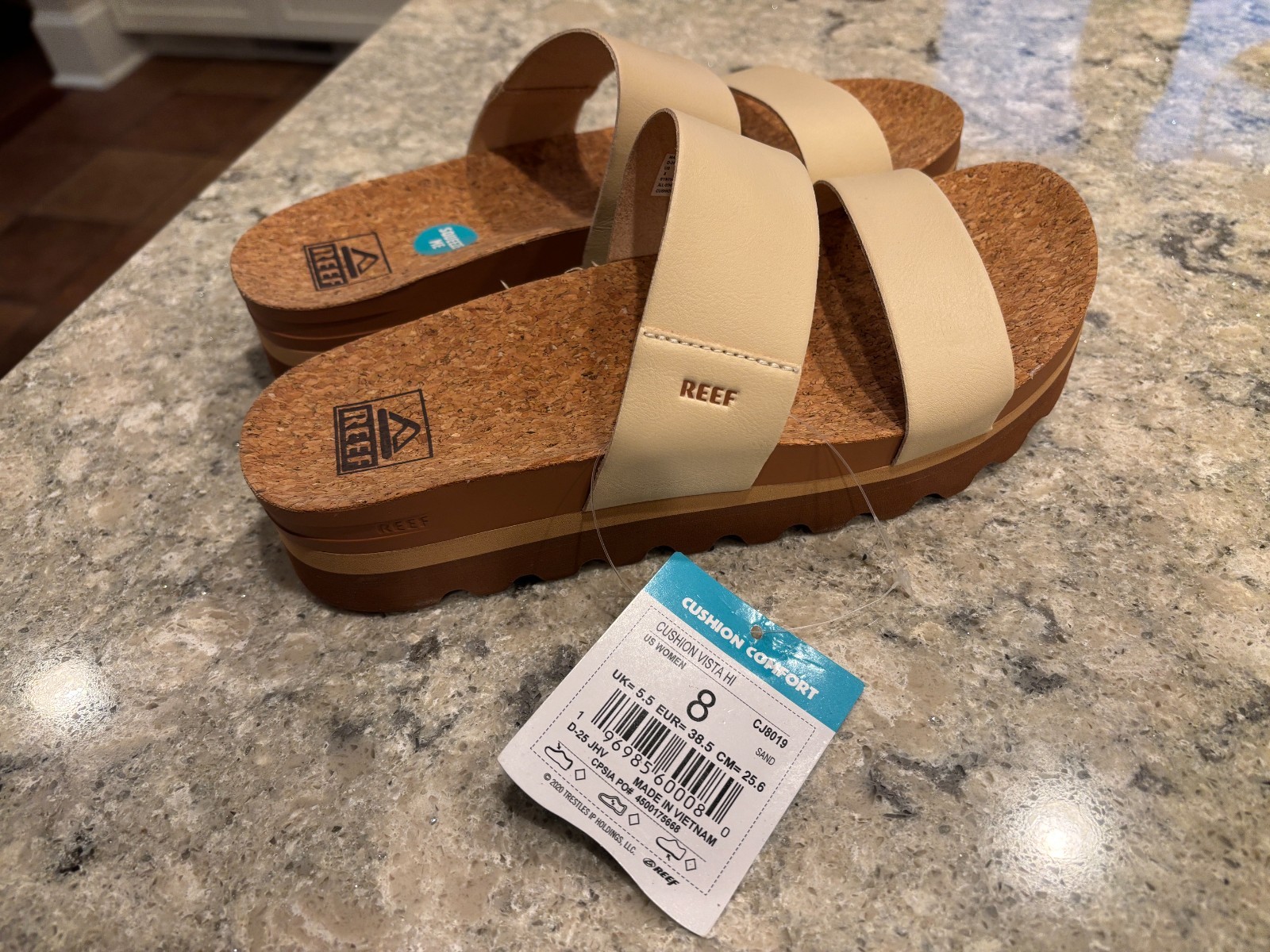 Reef Sandals – Cushion Vista High – Color Sand – US Size 8 EU Size 38.5