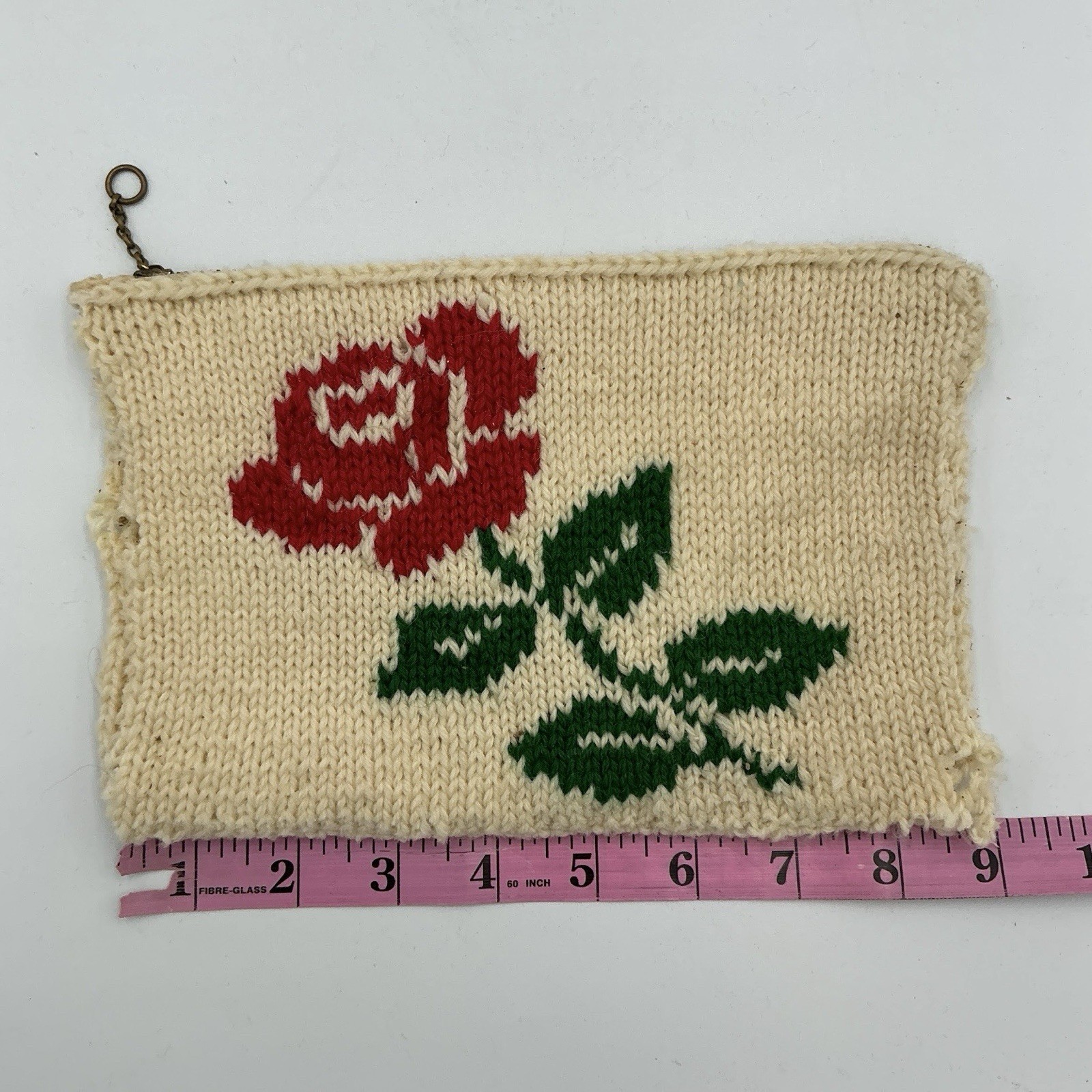40s 50s VTG Handknit Ivory Red Rose Zip Pouch Purse Satin Lined Brass Zip #70D4