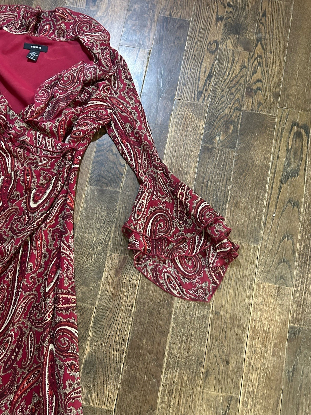 Express Red Paisley 100% silk Ruffle neck Flounch Sleeves Cinch Waist Dress 7/8