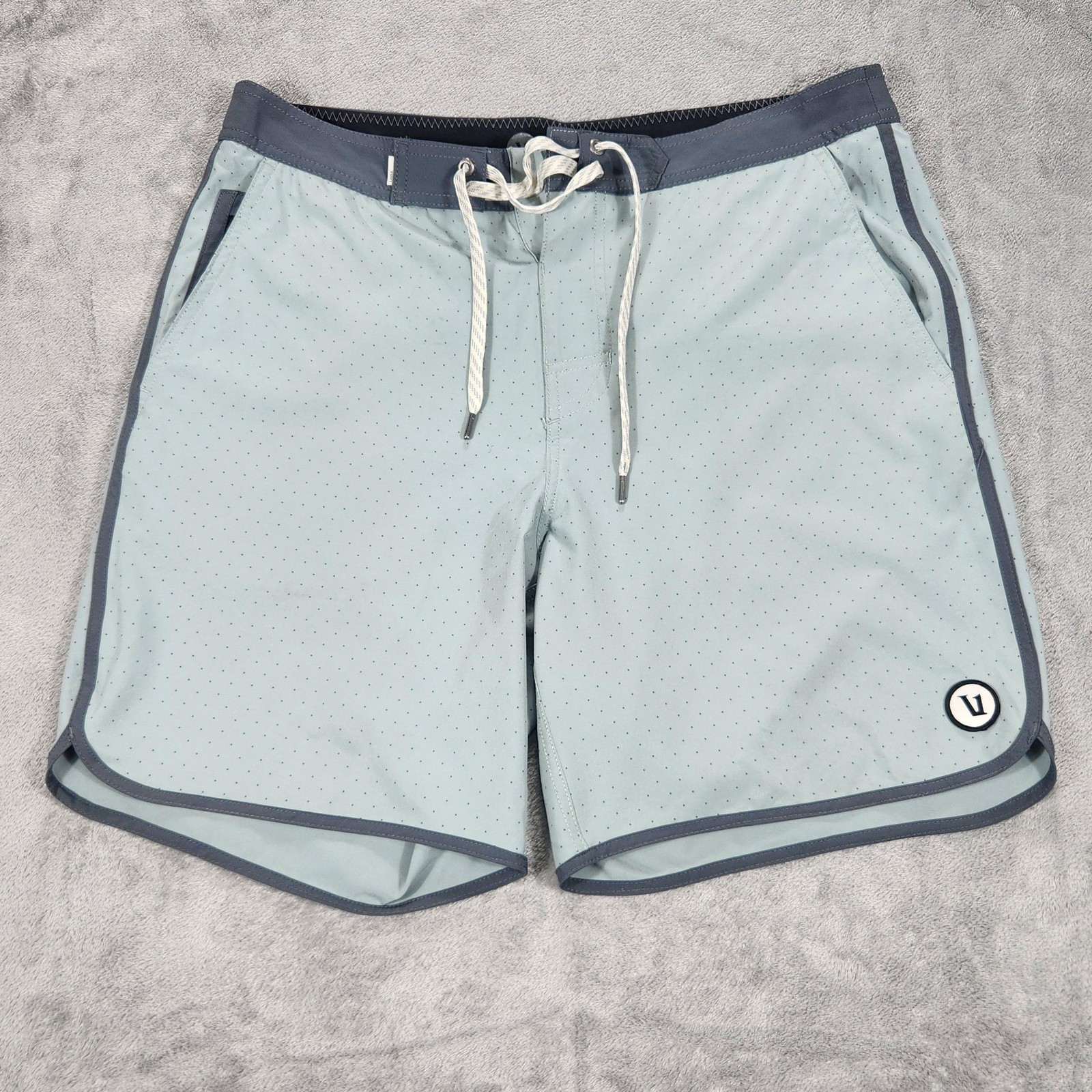 Vuori Board Shorts Mens 32 Green Perforated Swim Trunks Zip Pocket Quick Dry