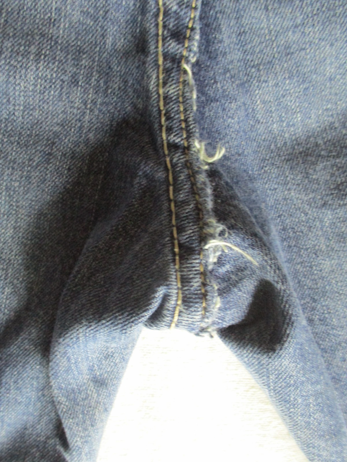 Ariat M2 Denim Jeans Men’s 40×32 Blue Relaxed Boot Cut Med Wash Whiskers Stained