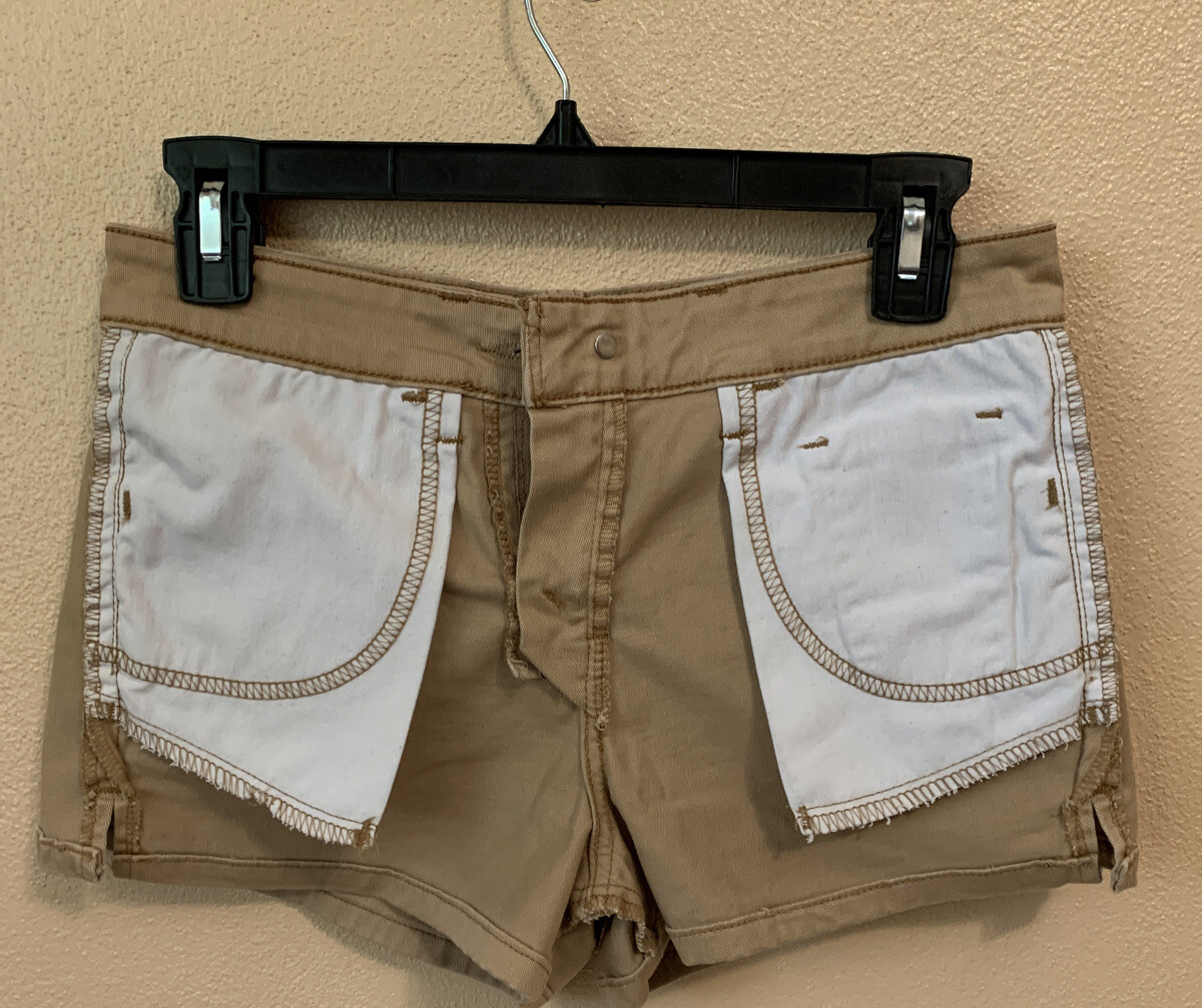 EUC Levi’s Womens Shorts 98% Cotton / 2%elastomer Superlow Stretch Size 3JR