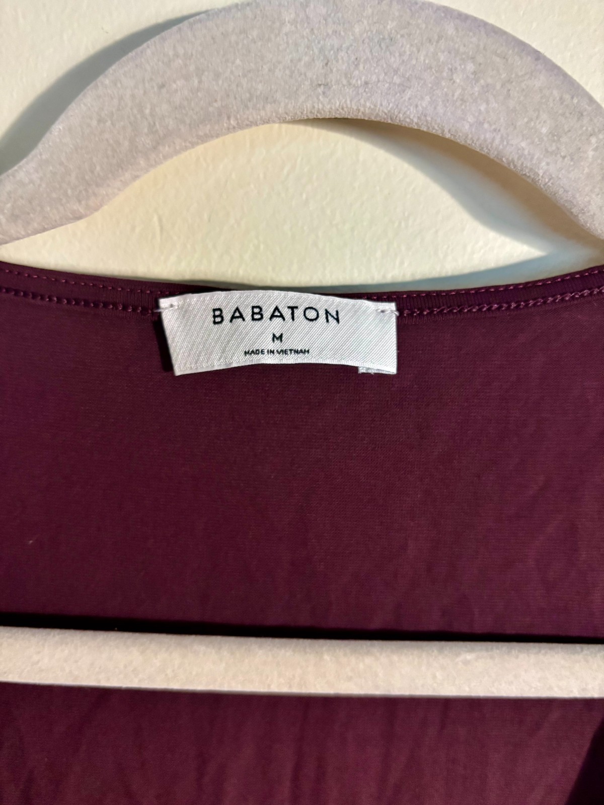 Babaton by Aritzia – Contour V-Neck Longsleeve Deep Bodysuit – Burgundy sz M