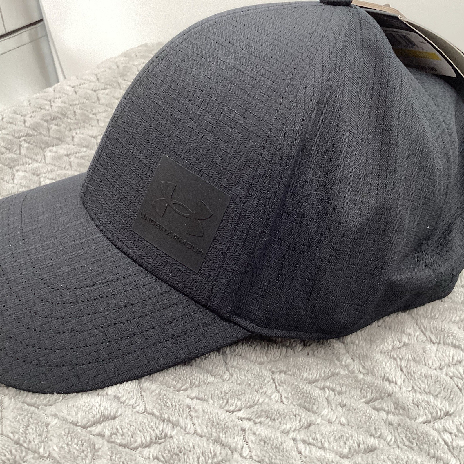 Under Armour Men’s Baseball Cap Hat, Black, Solid Pattern, Size M/L