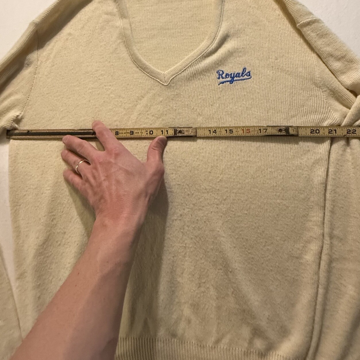 Vintage Kansas City Royals Lancer Sweater Men’s Large V-Neck Beige Pullover