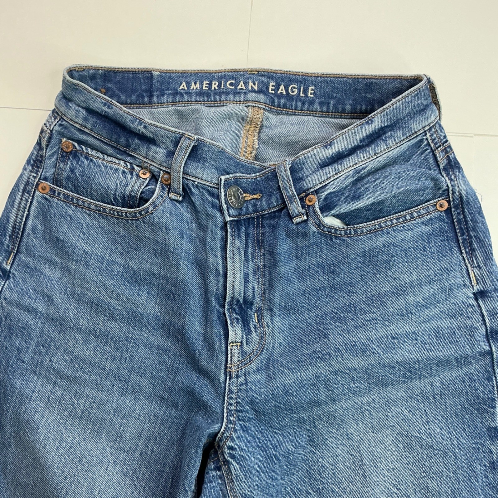 American Eagle Blue Baggy Jean Womens 2 Mid Rise Wide Leg Medium Wash Distressed