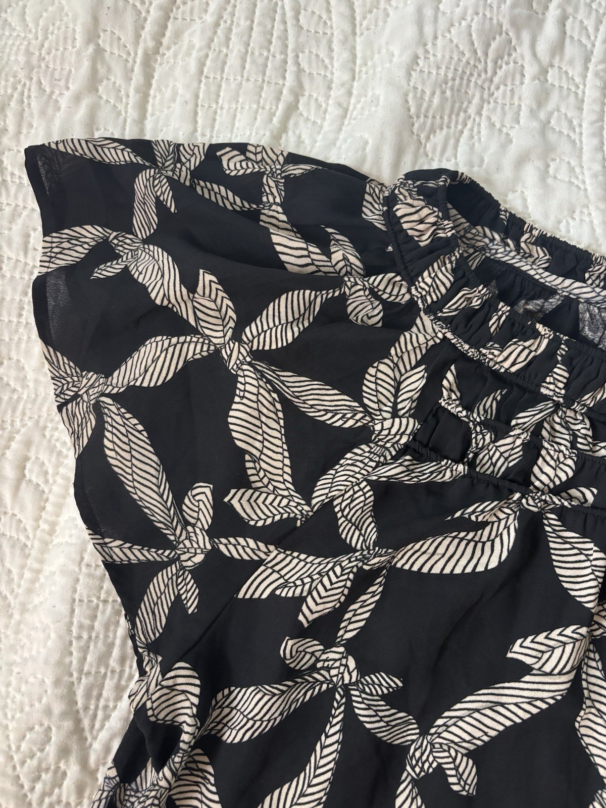 Women’s Black And Cream Pattern Loft Blouse XL