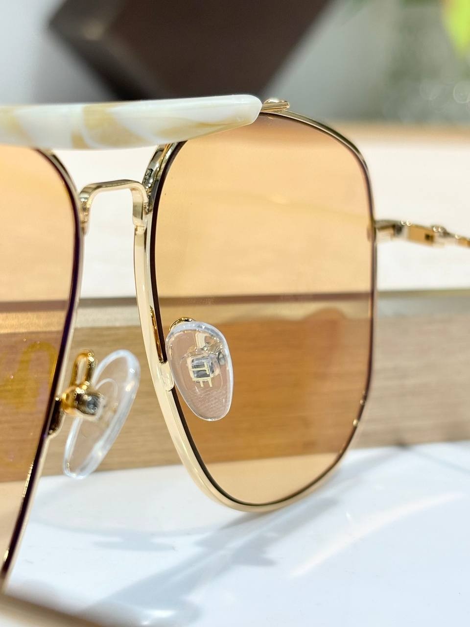 Tom Ford TF557 Gold Aviator Sunglasses Brown Gradient Lenses 58-13-145