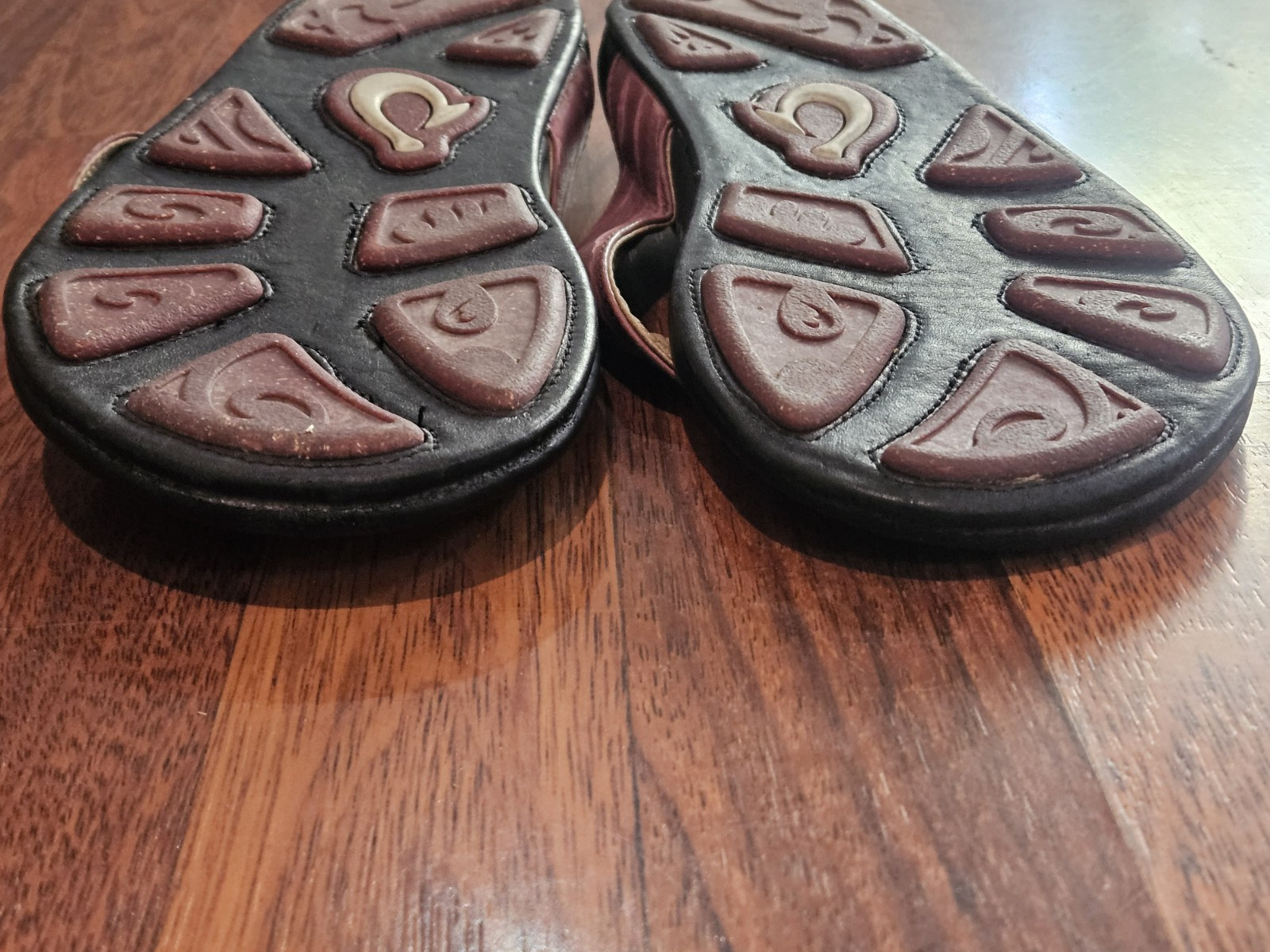 OluKai PU’ALI Warrior Inspired Leather Sandals Thongs Womens Sz 10 Spring 2012