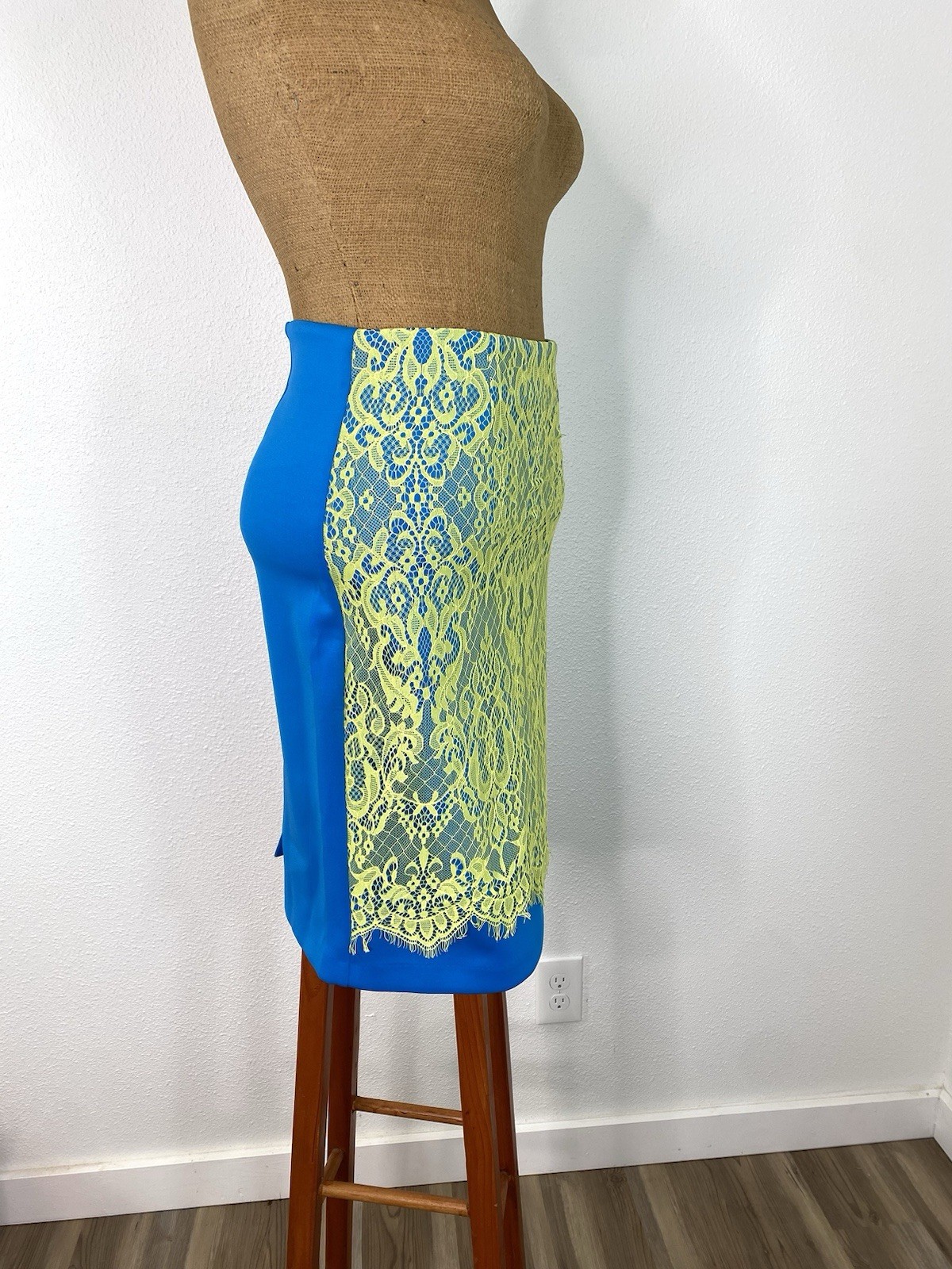 DO & BE Neon Blue Lace Overlay Pencil Skirt M Retro 80’s Madonna Style Nostalgia