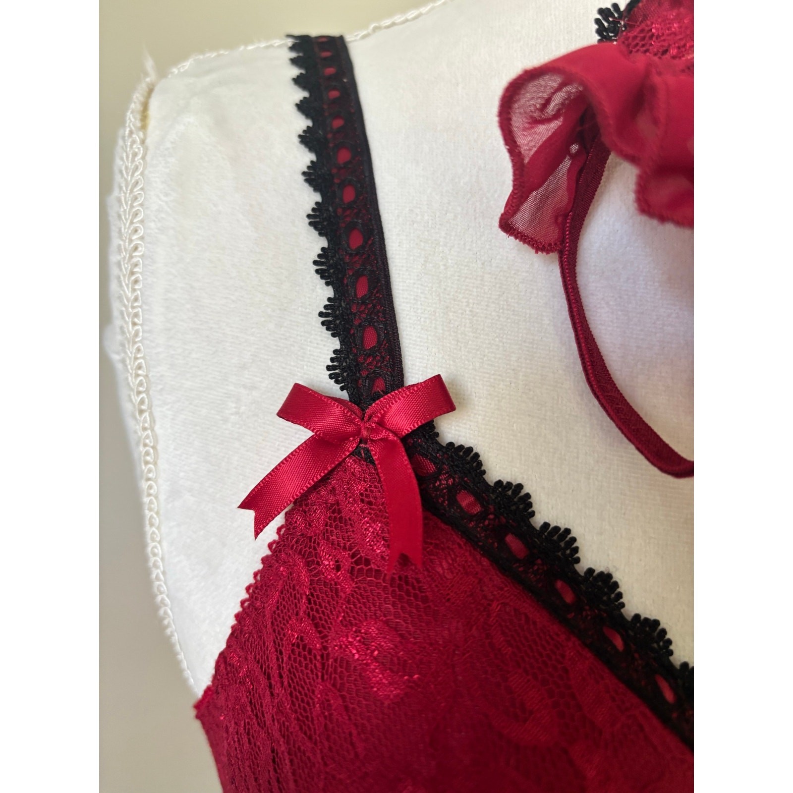 Cinema Etoile Seductive Wear Red & Black Lace Corset & Thong Medium Garter Hooks