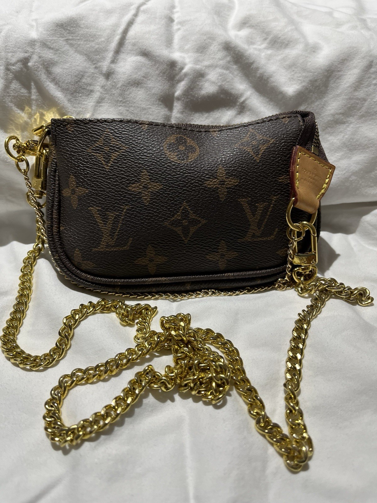 Louis Vuitton Monogram Mini Crossbody Zip Pouch Gold Chain Detachable Strap