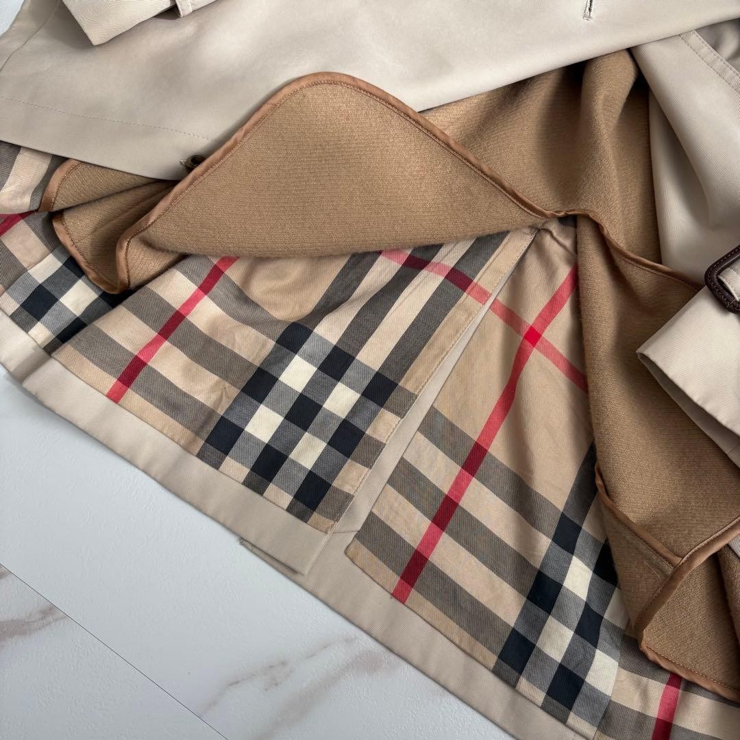 Excellent condition Burberry London Liner Belted Trench Coat White Beige