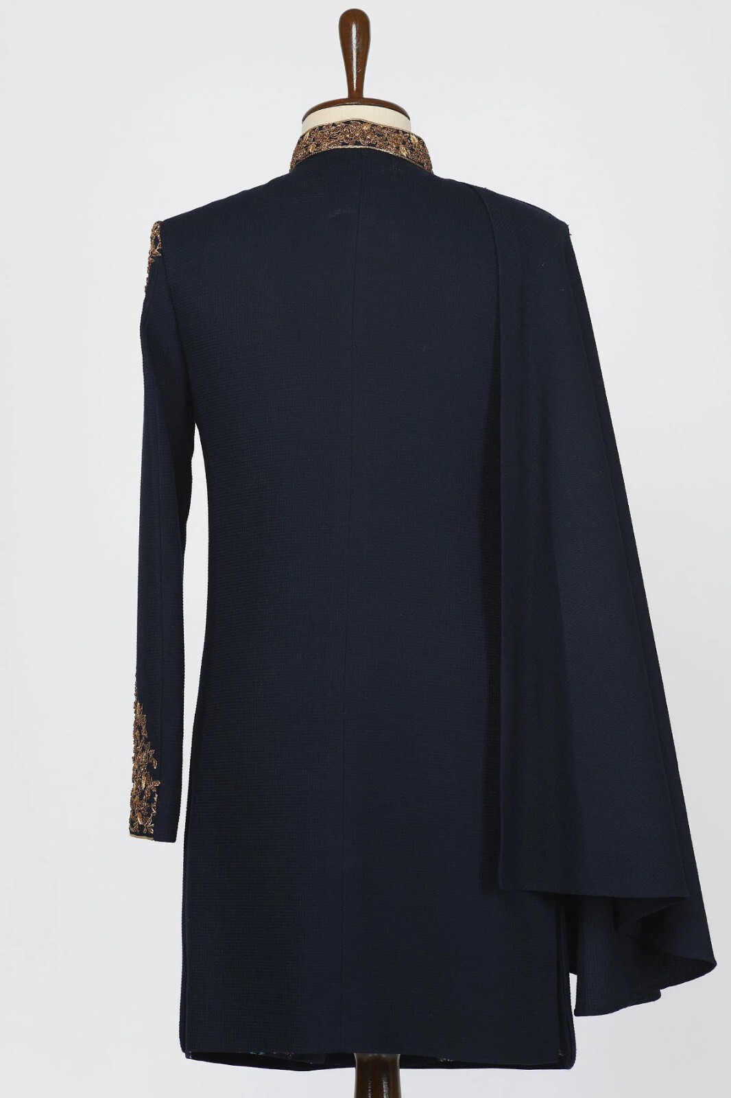 Embroidery Lace Appliques Men Suits Slim Fit with Cape Formal Tuxedos Formal