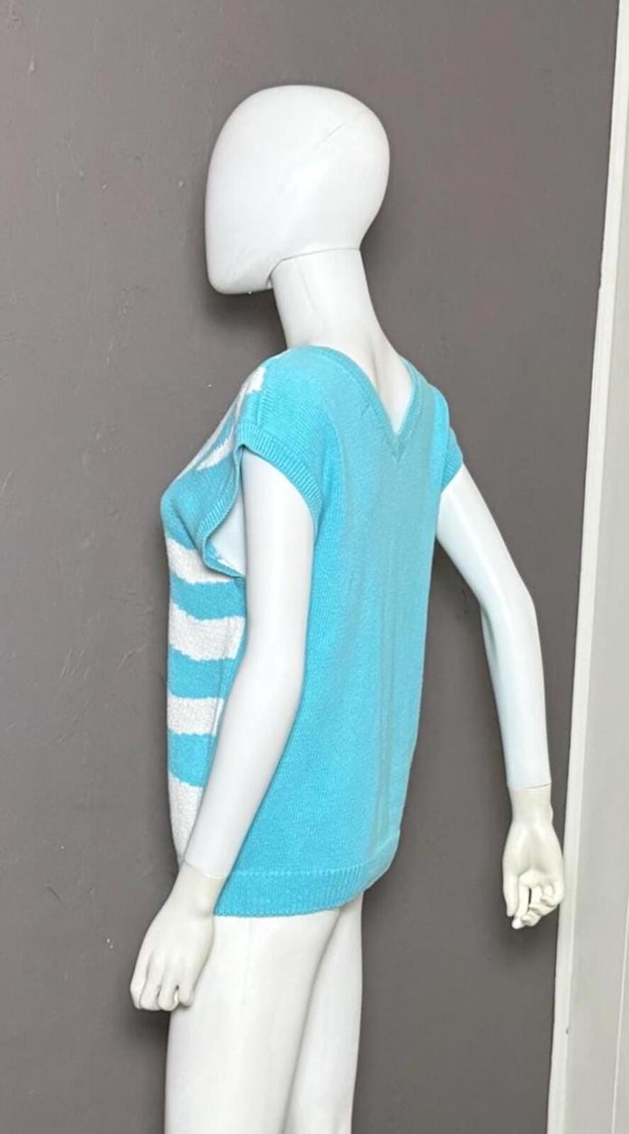 1980’s Turquoise and White Zebra Print Sleeveless Hand Knit Sweater Size M-L