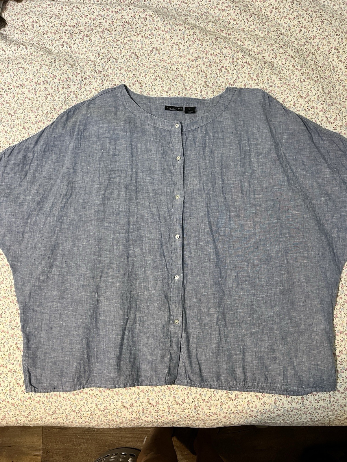 Tahari blue 100% linen button-up short sleeve blouse, relaxed, boxy size M