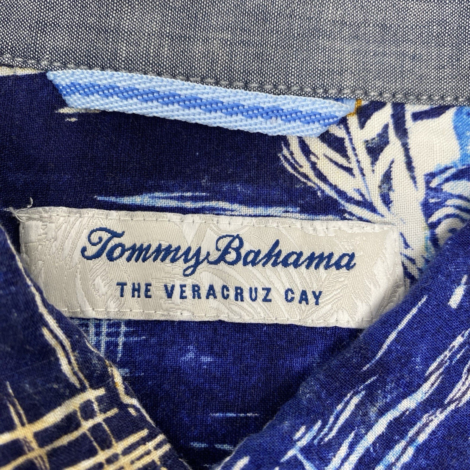Tommy Bahama Shirt Mens Medium Blue Veracruz Cay Fish Print Short Sleeve Button