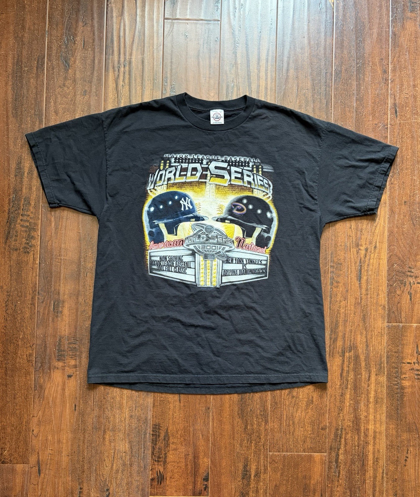 2001 World Series Diamondbacks vs Yankees Tee sz XL measurements pictured