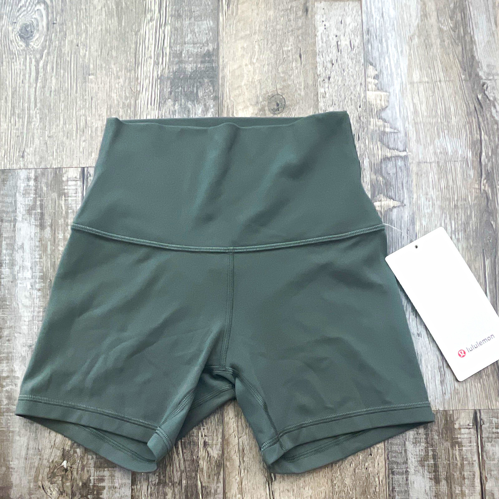 Lululemon Align Women’s Green High Rise Biker Shorts 4″ Inseam Stretch