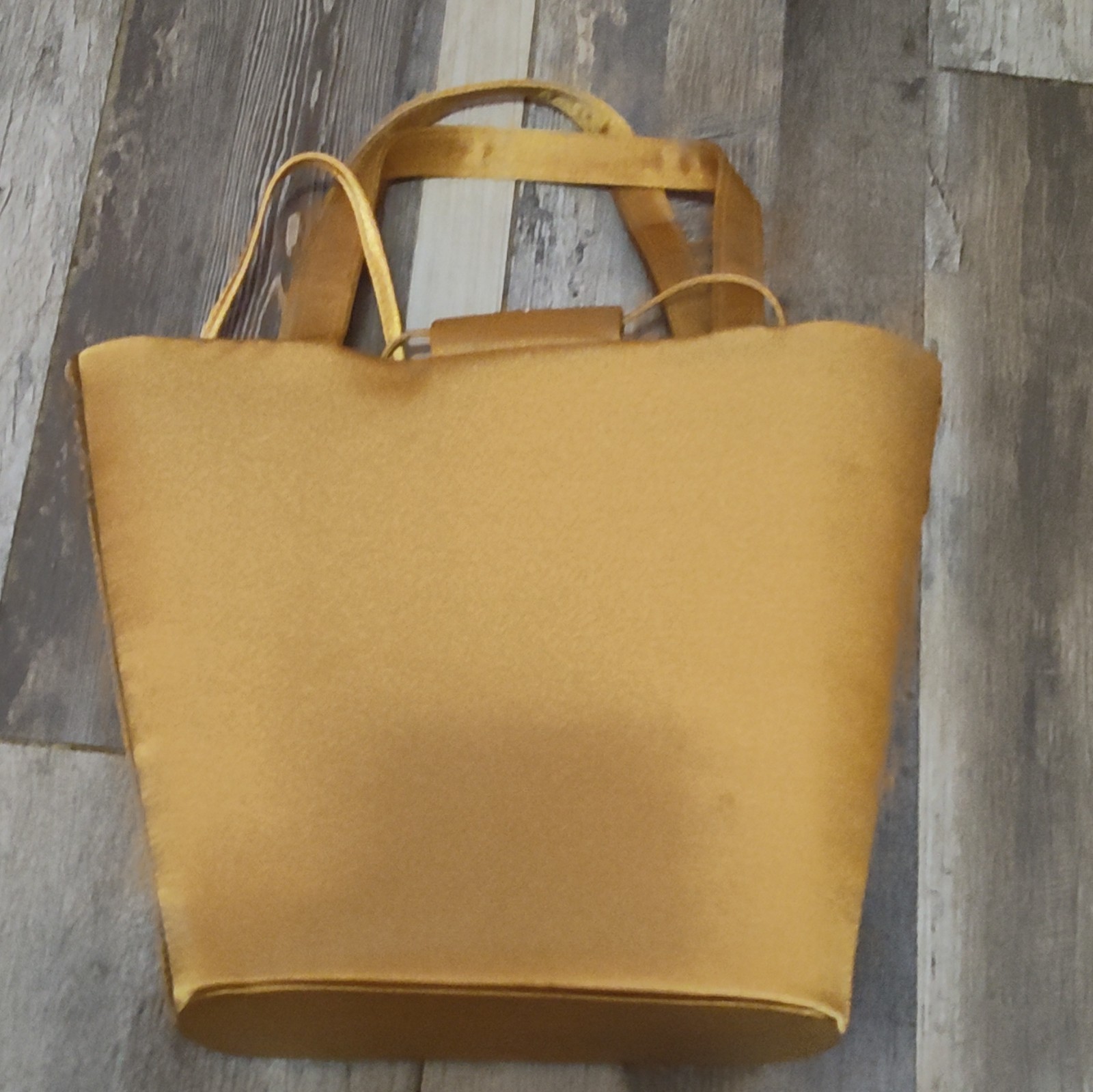 Lloyd Williams Gold Tote Bag, Magnetic Closure, Detachable Strap, Bow Accent