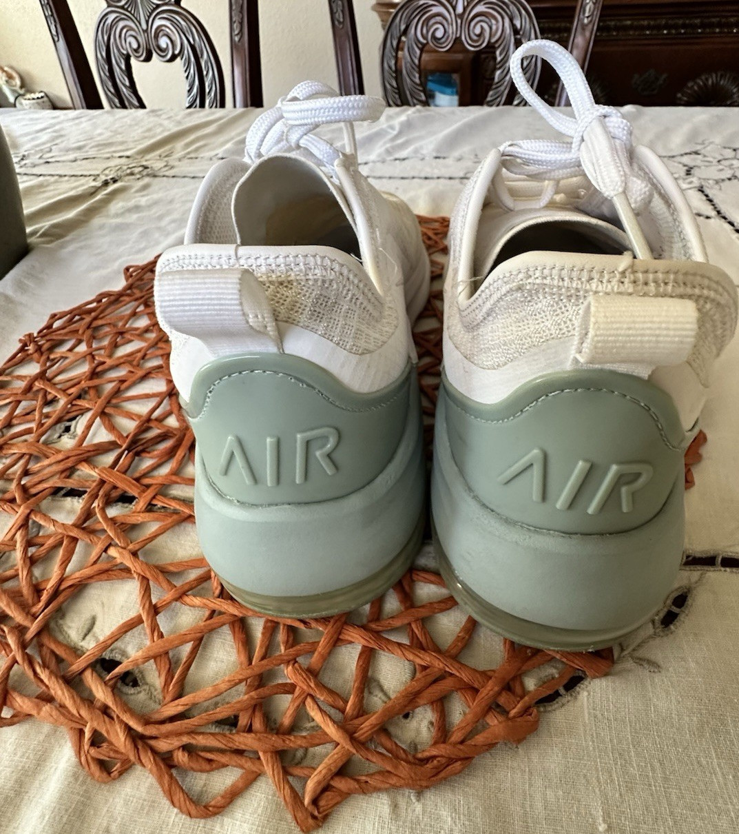 Nike Air White Light Green Men Mesh Athletic Sneakers Low Top Lace Up