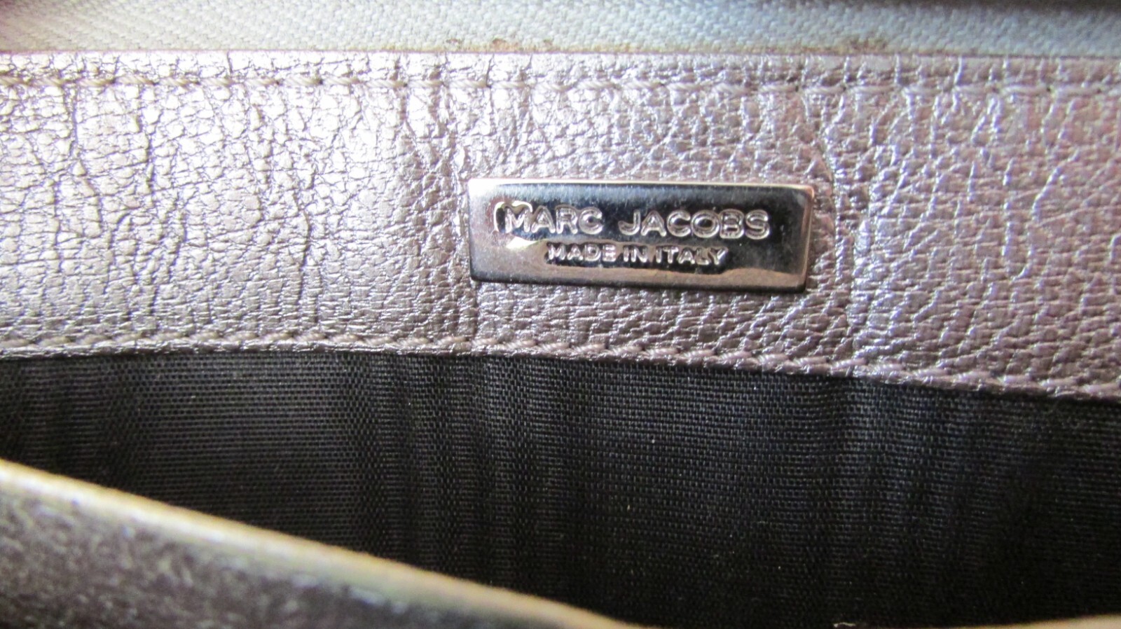 MARC JACOBS Silver Leather Wallet Double Front Pockets Push Lock Top Zip Closure