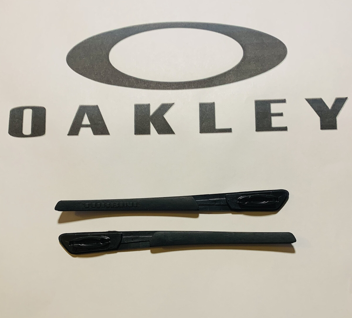 Authentic Oakley Turbine OO9263 Rotor OO9307 Turbine XS OJ9003 Black Ear Socks