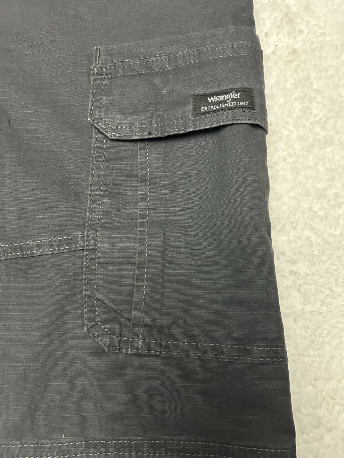Wrangler Men’s 46 Cargo Shorts With Stretch Relaxed Fit Above Knee Dark Gray NEW