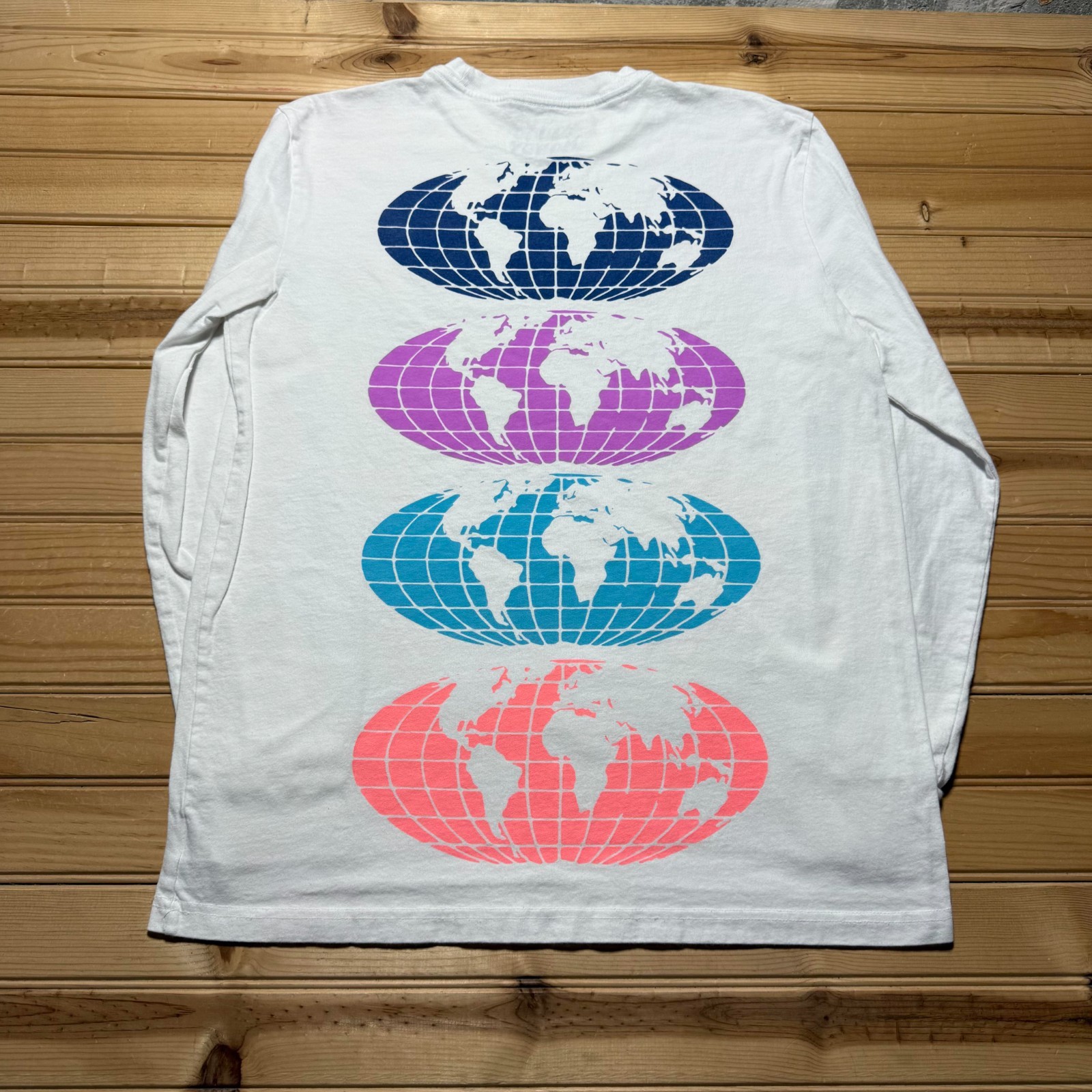 American Eagle x Young Money World Globe Long Sleeve Graphic T-Shirt – Medium