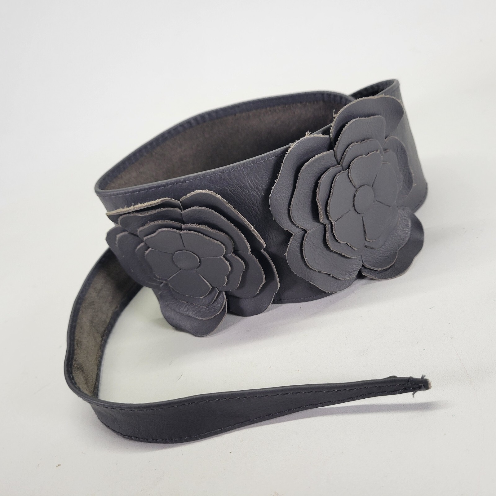 Vintage Leather Belt 28 30 32 34 36 One Size Flower Applique Waist Hip Gray Vtg