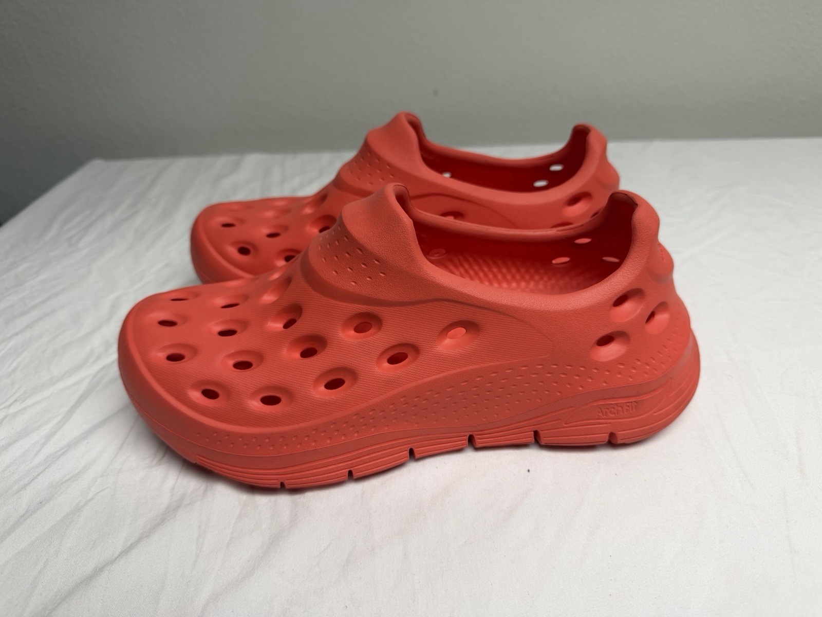 Skechers Unisex Memory Foam Sandle Size 6 W & 7 M US Brown
