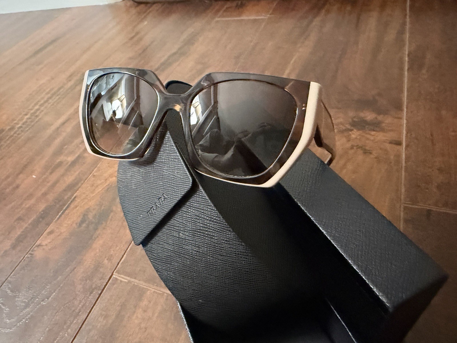 Prada SPR15W sunglasses ,original $489 ,tortoiseshell and beige authentic NB￼