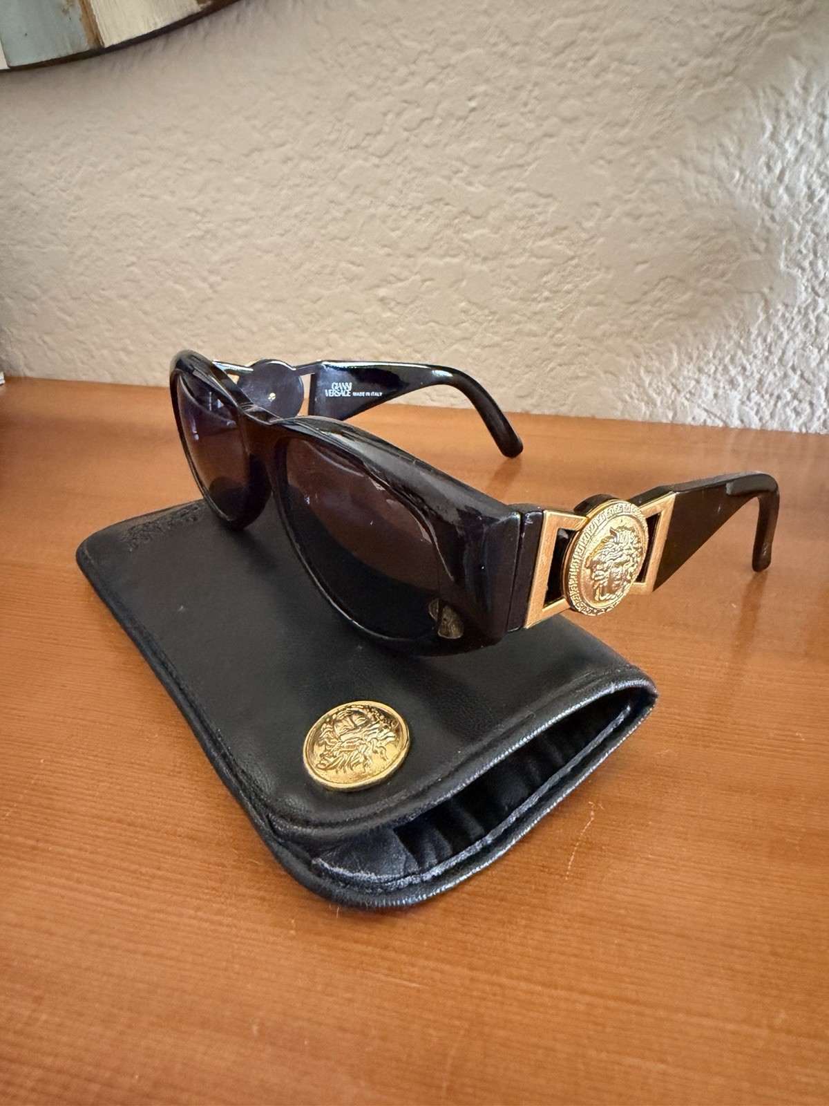 GIANNI VERSACE MOD 424/M COL852 BK Black Sunglasses With Matching Leather Case