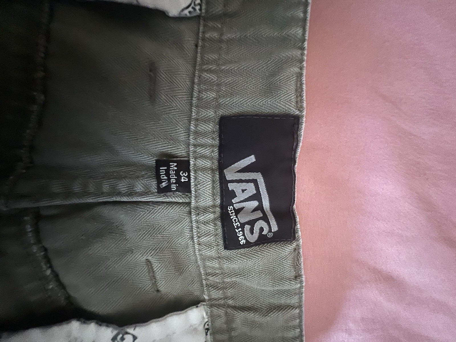 2000’s VANS Men’s Green Chino Shorts Cotton Twill Flat Front Zip Pockets Regular