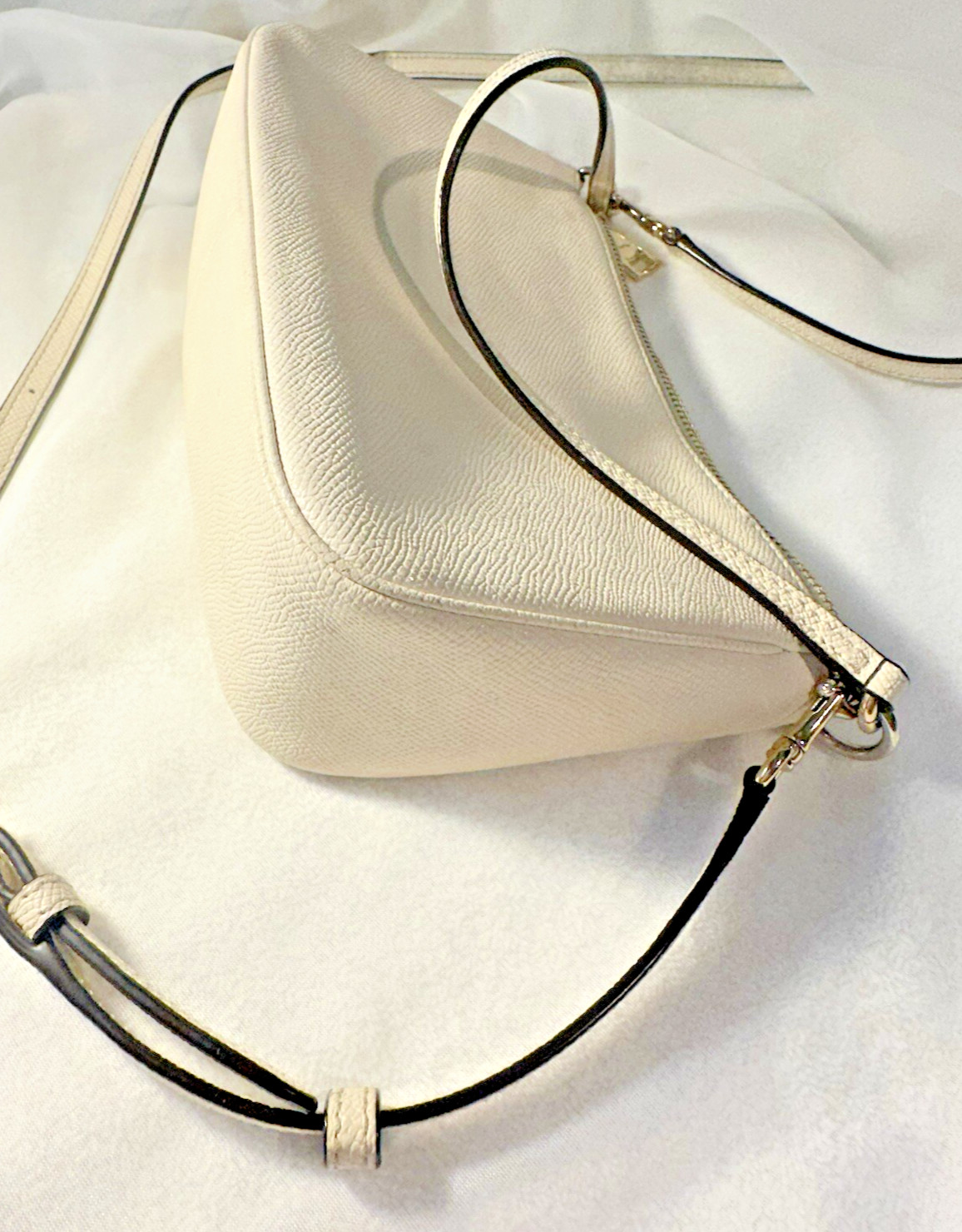 COACH #F25591 Top Handle Pouch in Crossgrain Leather Sz 8.75″ (L) × 5″ (H) ×3″ D