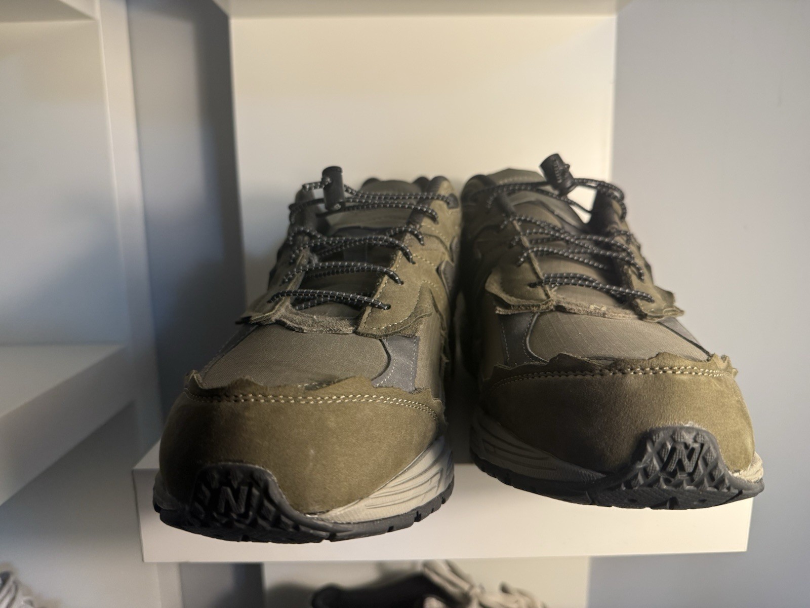 New Balance 2002R Men’s Low Top Green/Black/Gray Lace-Up Athletic Sneakers