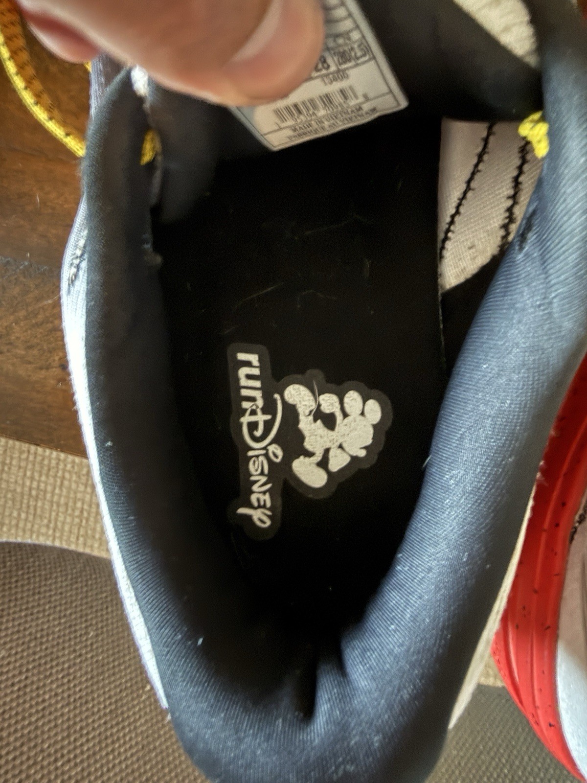 Brooks Ghost Max Run Disney Mickey Mouse Men’s Wide Colorblock Cushioned