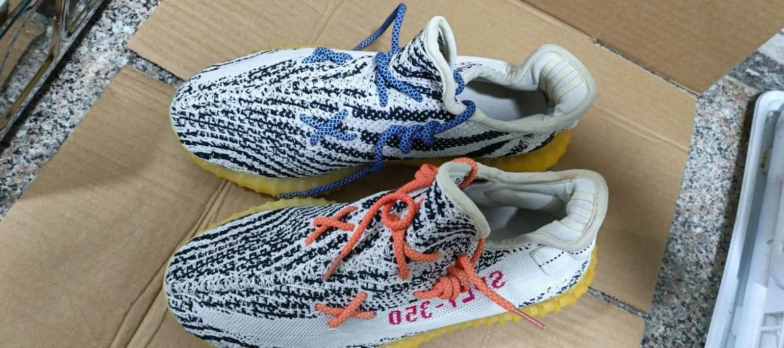 Size 8.5 Men adidas Yeezy Boost 350 V2 Zebra Pre Owned CP9654