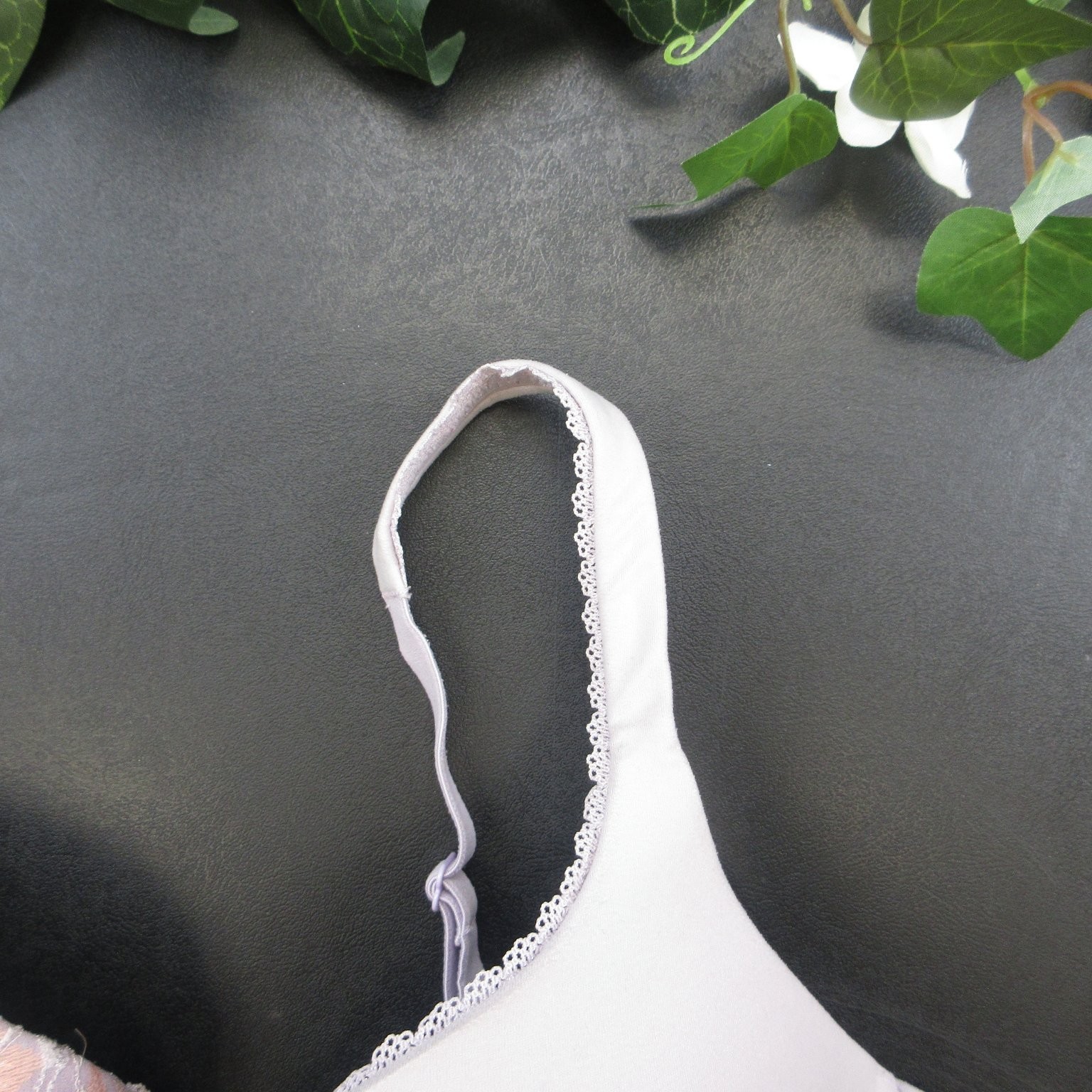 Victoria’s Secret Women’s Bra 32DD Lavender Peach Lace Padded Underwire