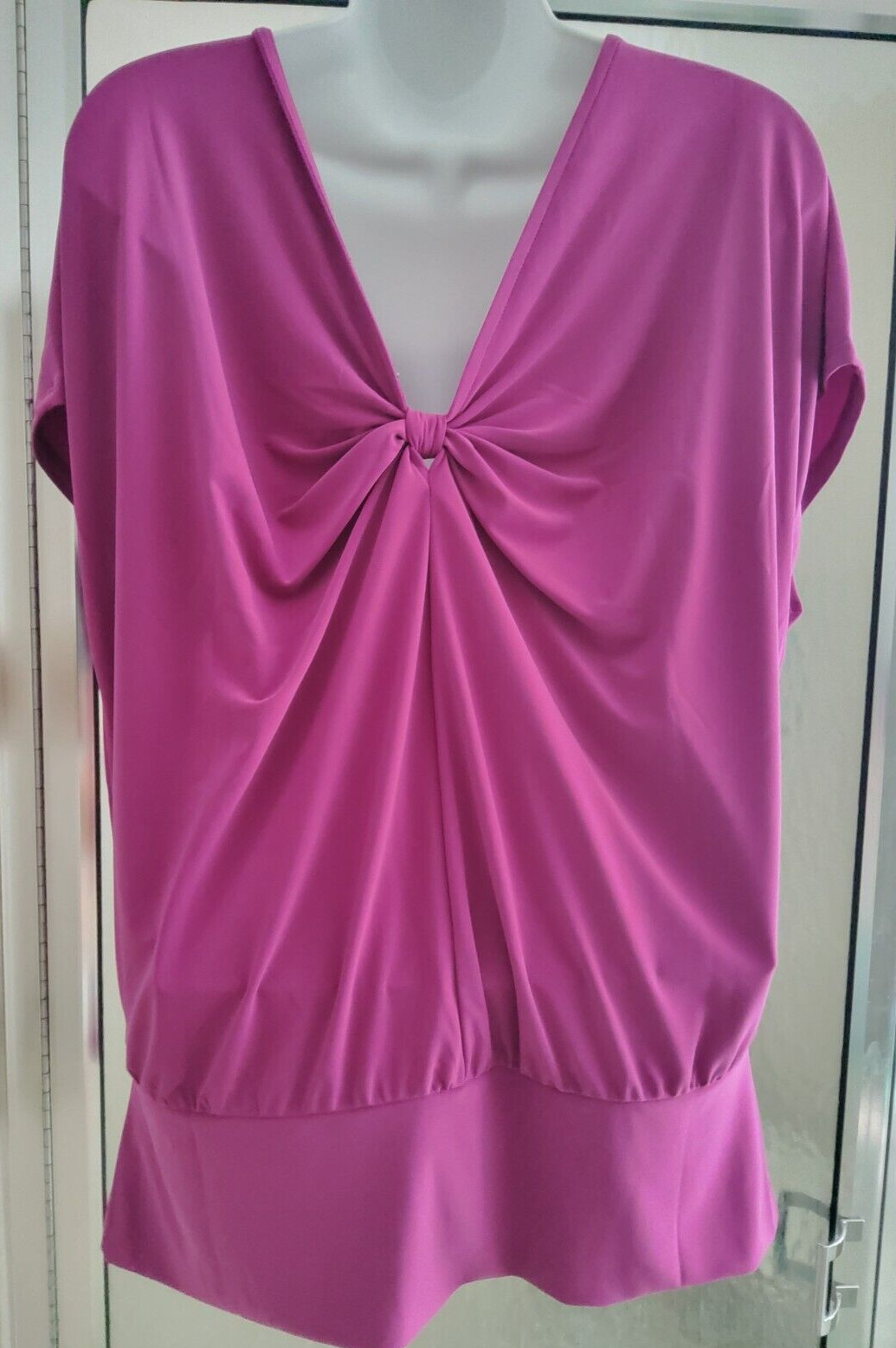 WHITE HOUSE BLACK MARKET *PARTY TIME* BANDED HEM TOP-LARGE-PINK-KNOT BACK-**NEW*