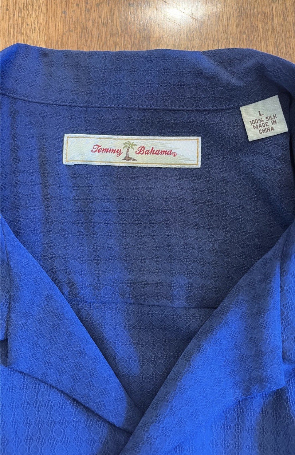 Tommy Bahama Shirt Mens Large Blue Silk Short Sleeve Embroidered pineaple style￼